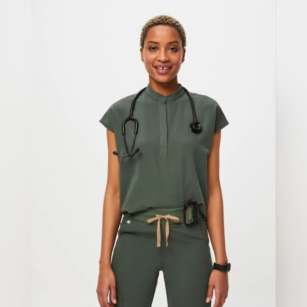Figs Rafaela Oversized Scrub Top Moss Mandarin Collar Cap Sleeve Size Medium
